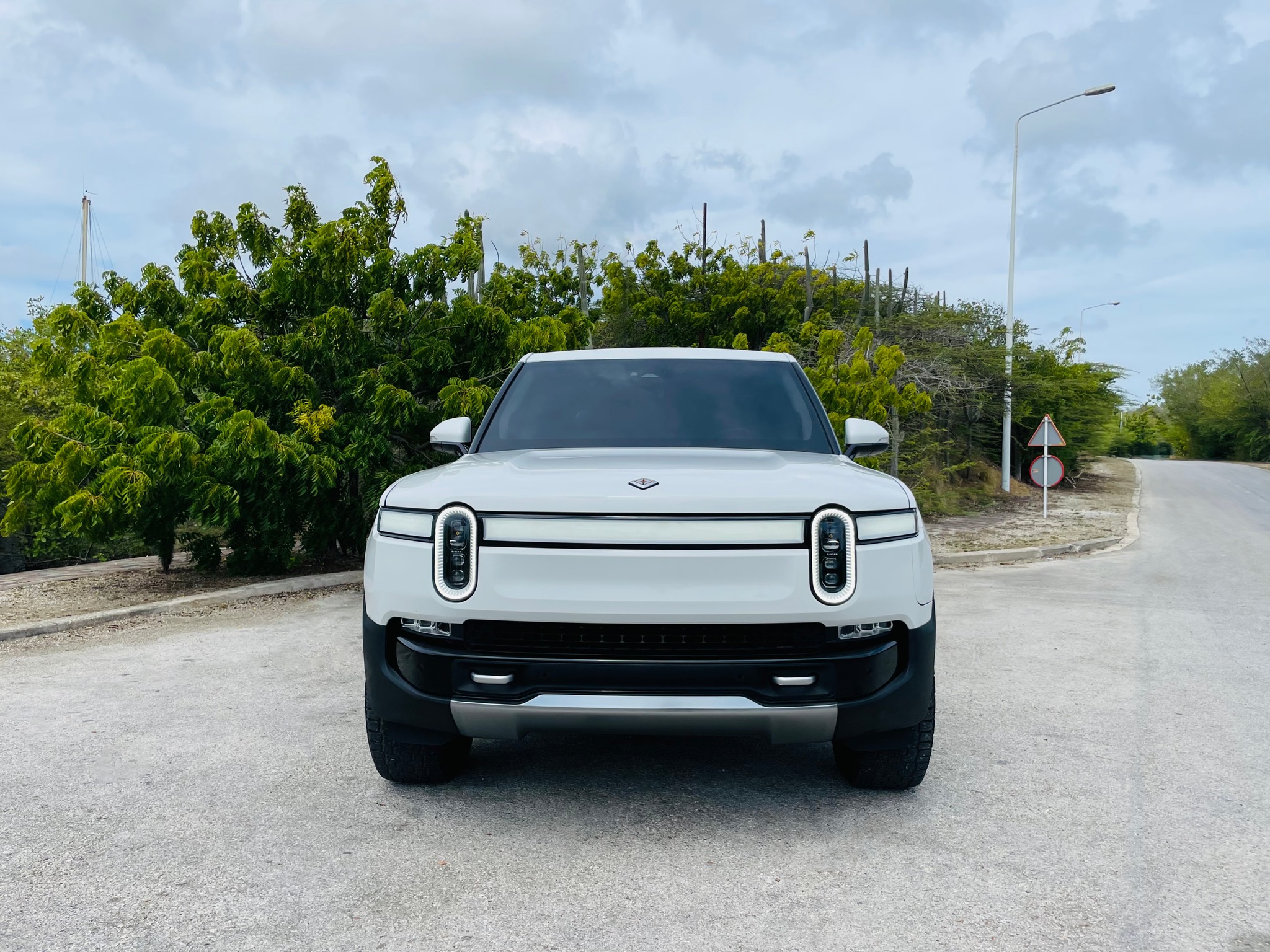 
								Rivian R1T All-Terrain Dual-Motor Standard Plus full									