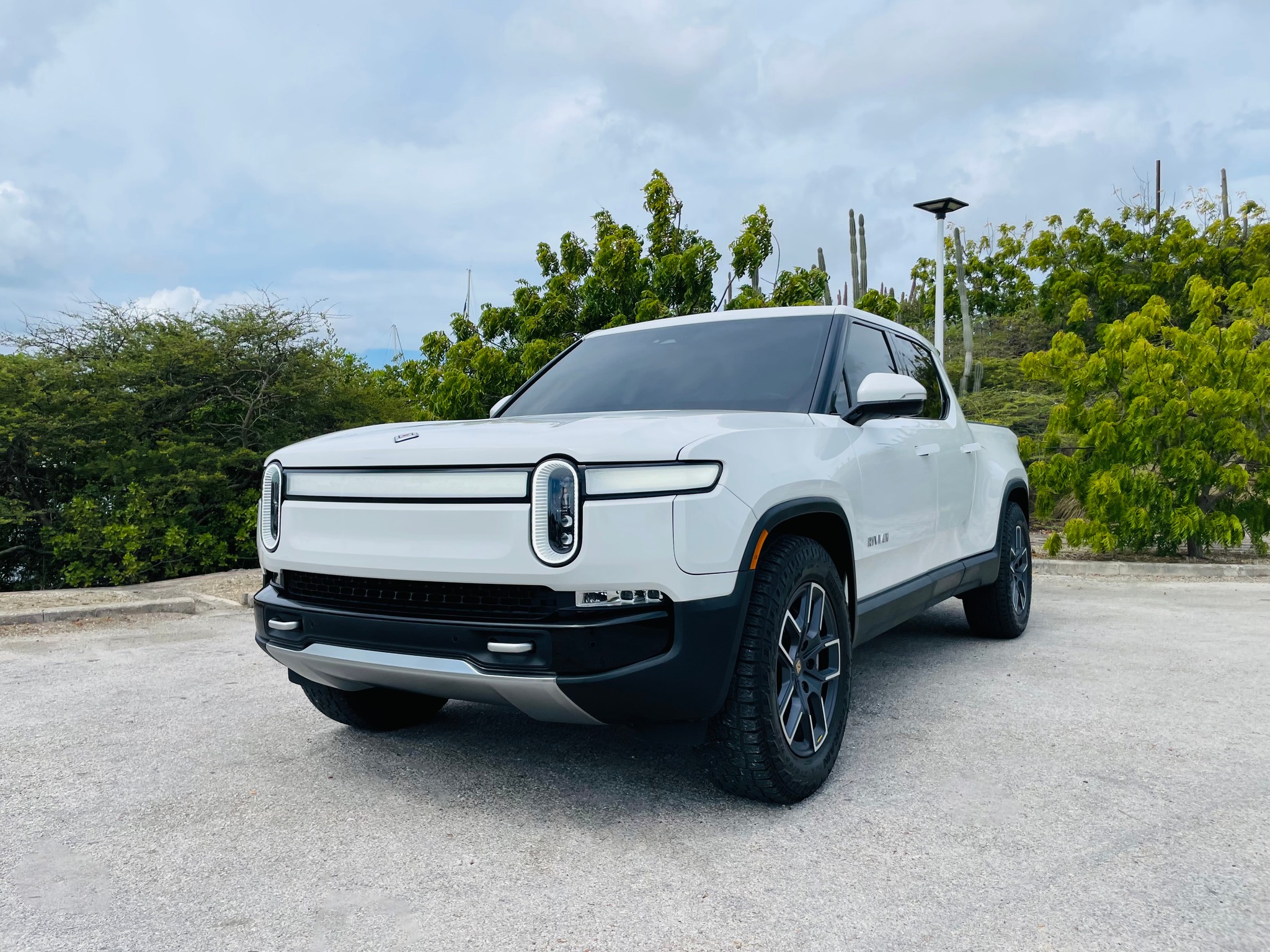 
								Rivian R1T All-Terrain Dual-Motor Standard Plus full									