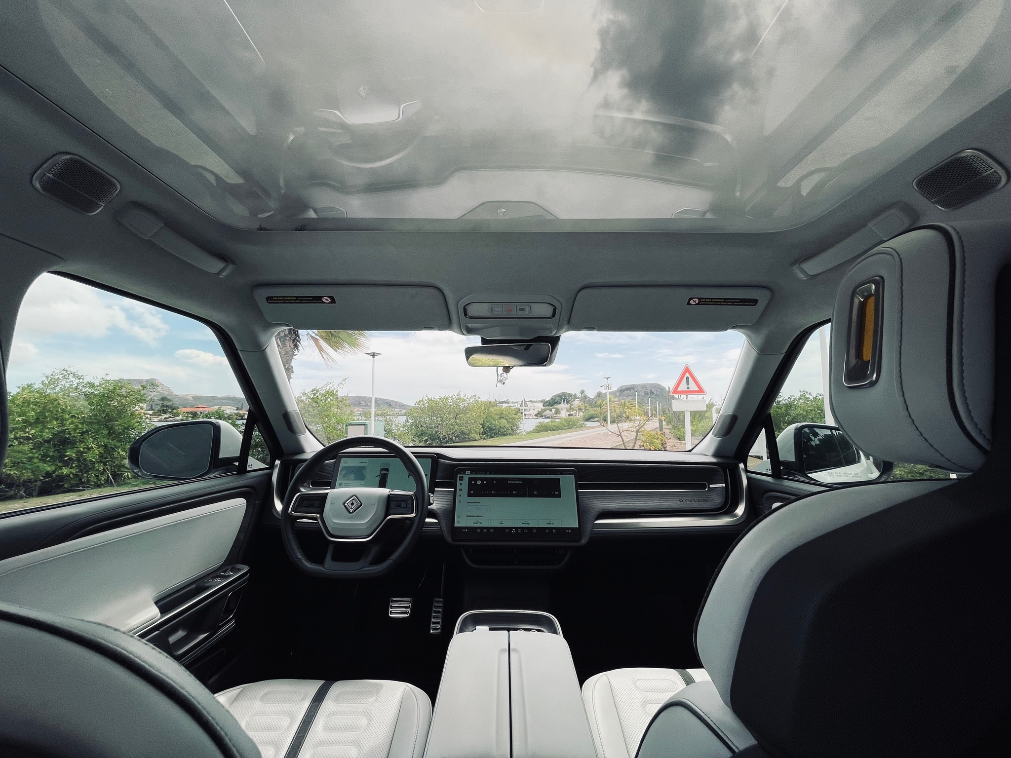 
								Rivian R1T All-Terrain Dual-Motor Standard Plus full									