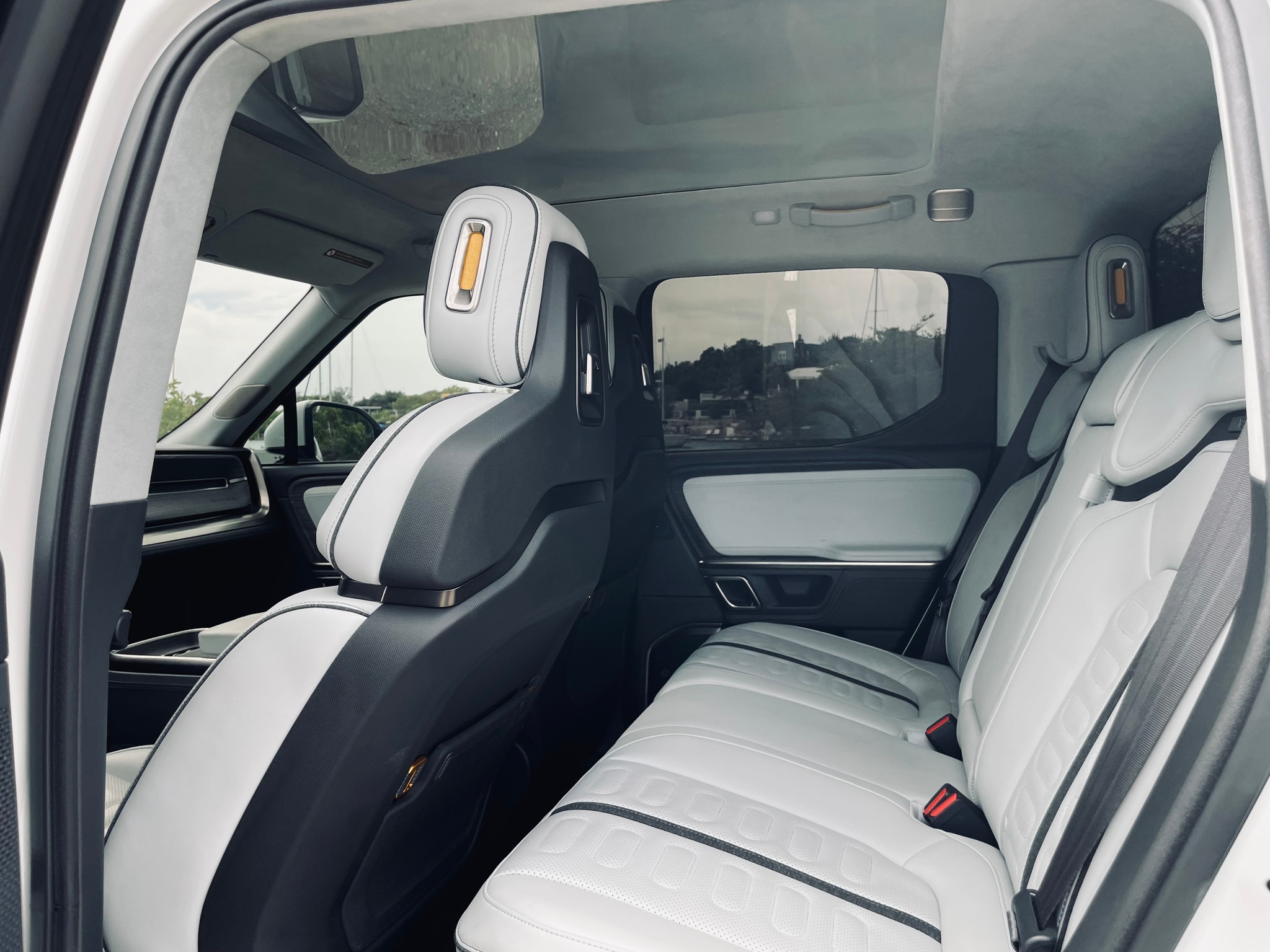 
								Rivian R1T All-Terrain Dual-Motor Standard Plus full									