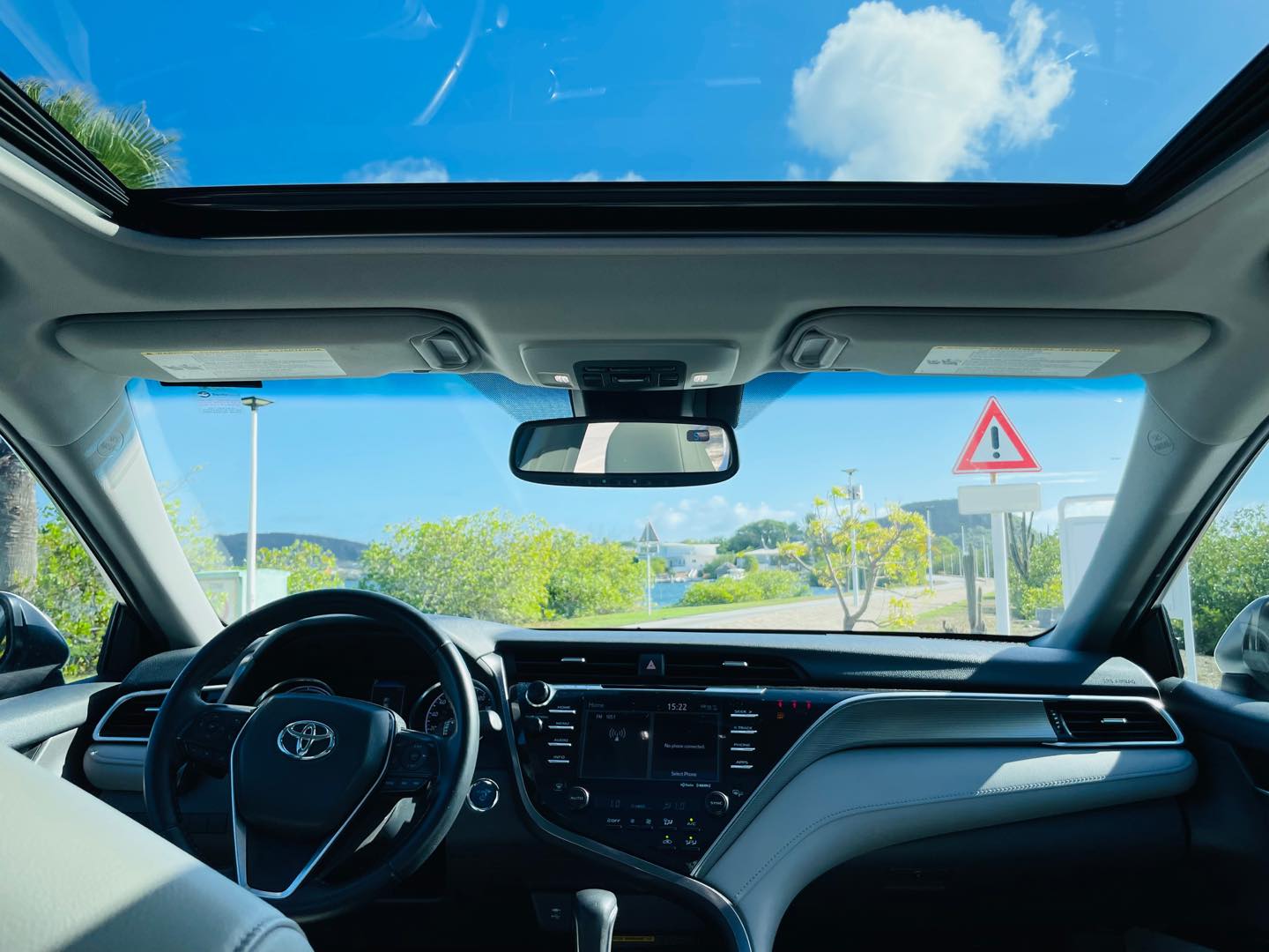 
								Toyota Camry SE/XLE Hybrid full									