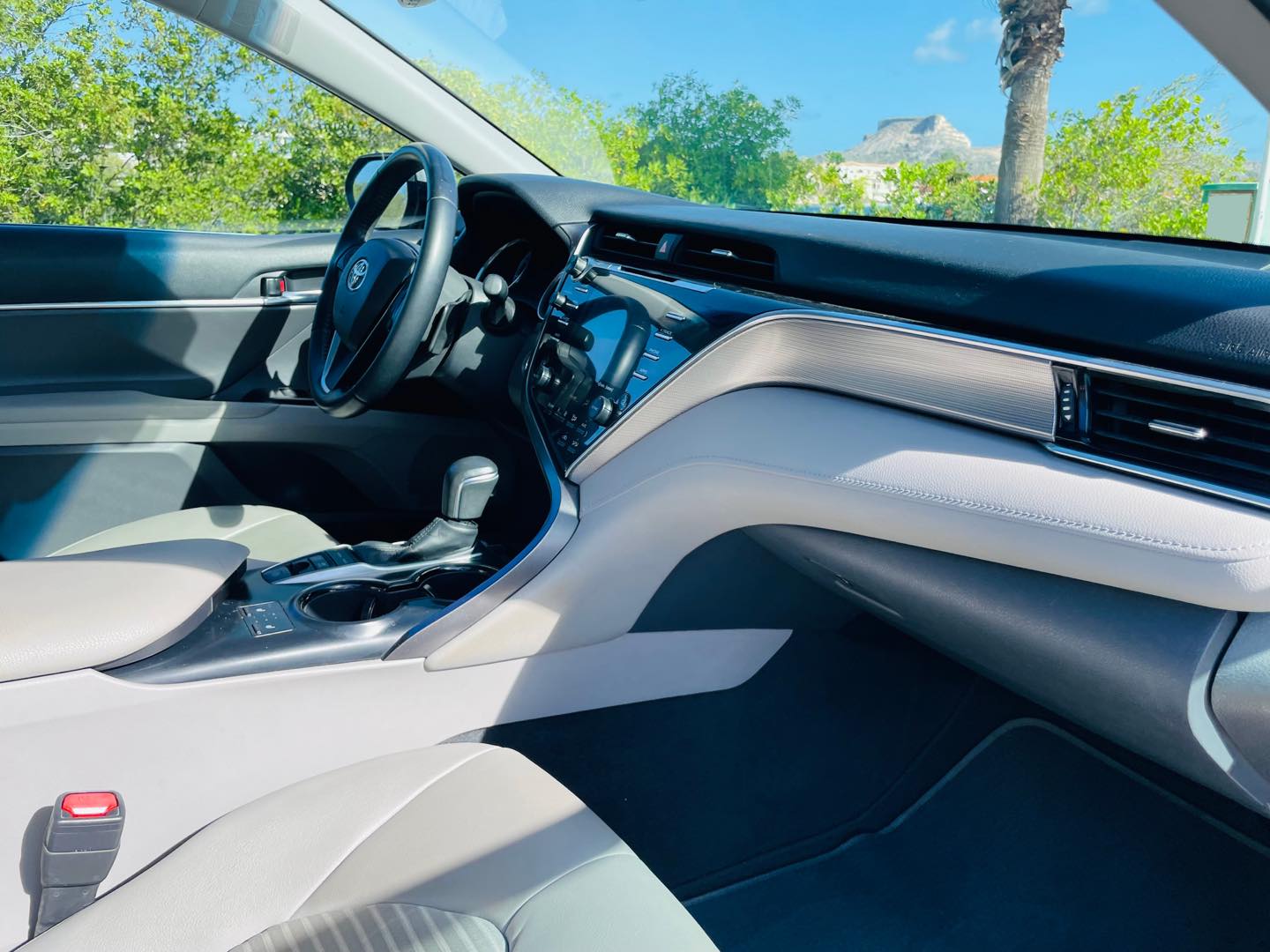 
								Toyota Camry SE/XLE Hybrid full									