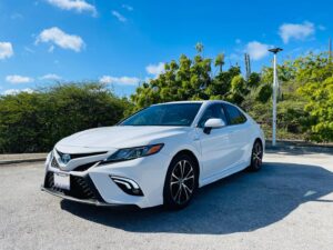 Toyota Camry SE/XLE Hybrid