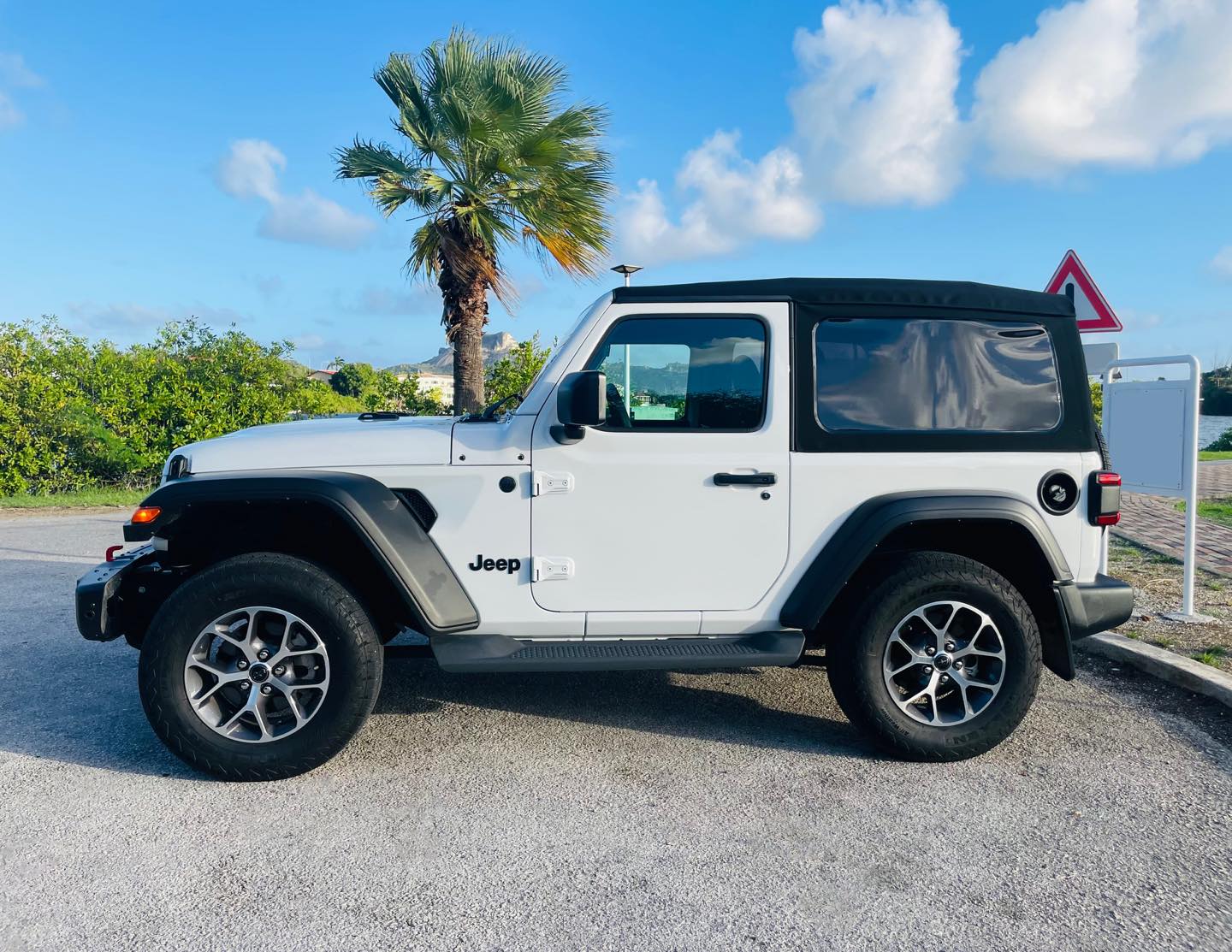 
								Jeep Wrangler Sport S 2-door full									