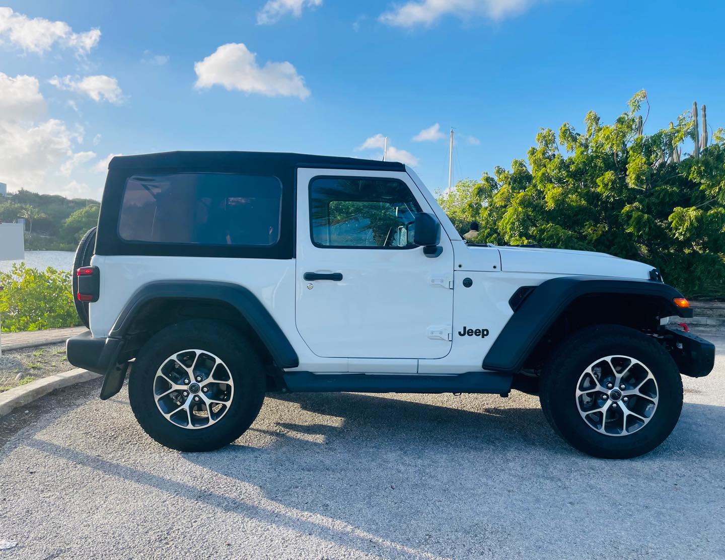 
								Jeep Wrangler Sport S 2-door full									